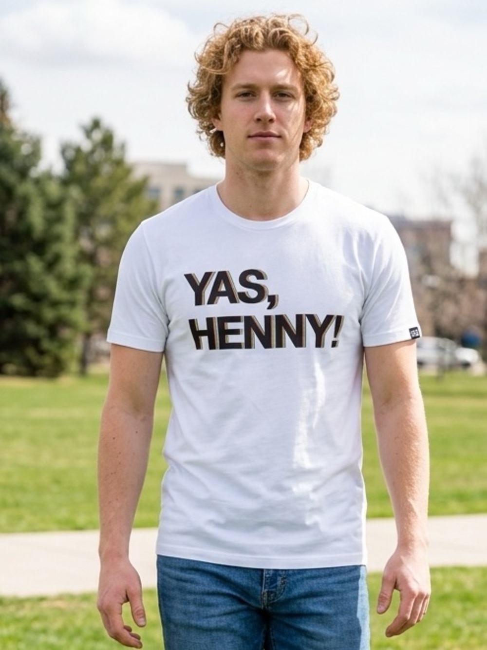 NWT Queer Eye Unisex White Short Sleeve Graphic Tee Shirt “Yes Henny” - Size M
